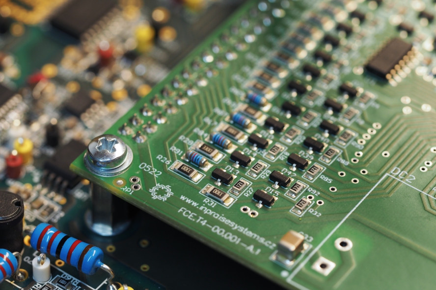 DC/DC Converter with High-Voltage Input for High-Power Telecom Satellites